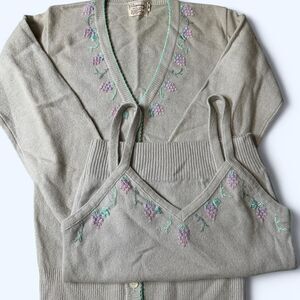 Vintage 90s Wool Sweater 2-Piece Set – Embroidered Lambswool Cardigan & Camisole